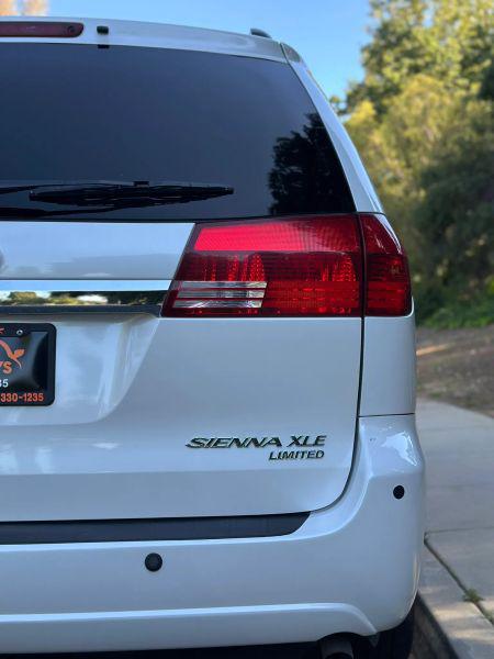 2005 Toyota Sienna XLE Limited