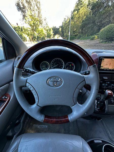 2005 Toyota Sienna XLE Limited