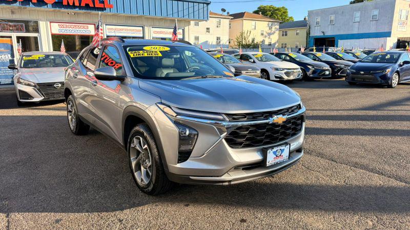 2025 Chevrolet Trax FWD LT