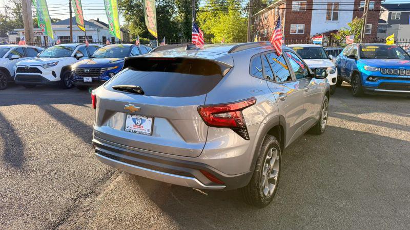 2025 Chevrolet Trax FWD LT