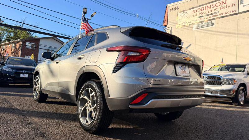 2025 Chevrolet Trax FWD LT