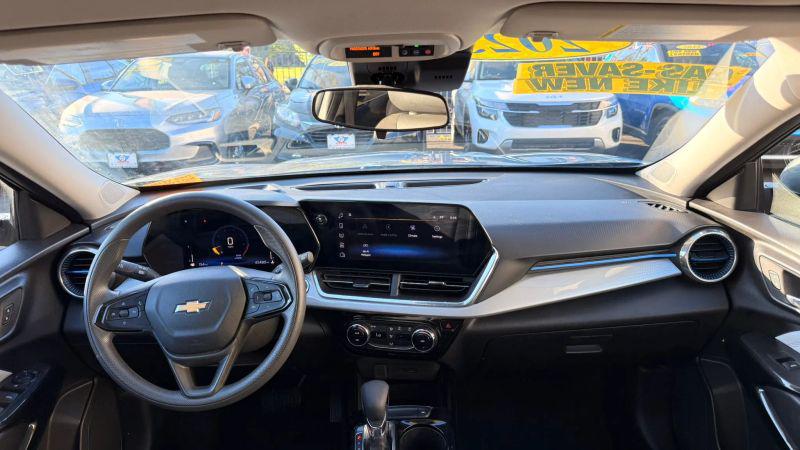 2025 Chevrolet Trax FWD LT