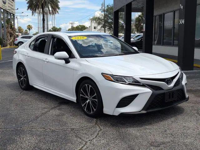 2020 Toyota Camry SE AWD