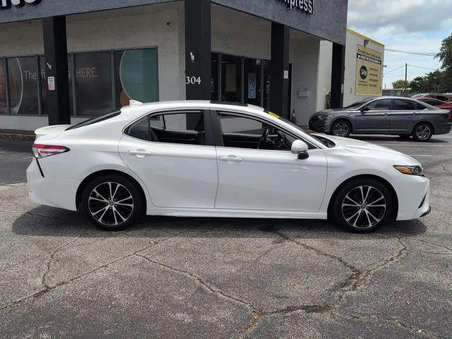 2020 Toyota Camry SE AWD