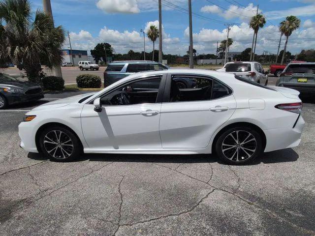 2020 Toyota Camry SE AWD