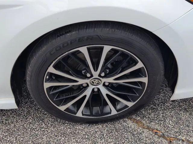2020 Toyota Camry SE AWD