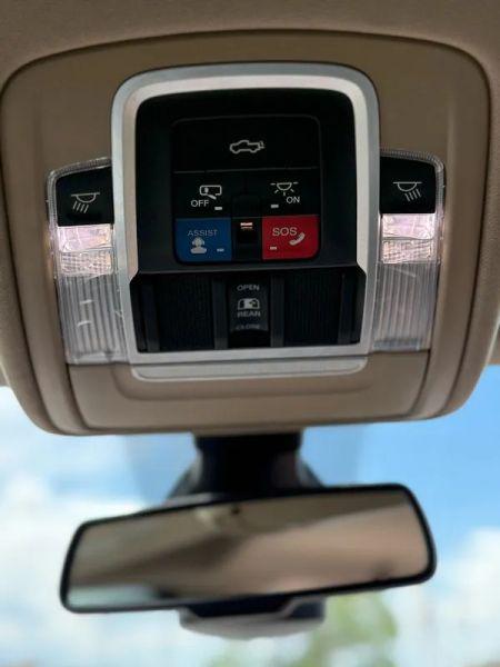2019 Ram 1500 Laramie Crew Cab 4x4 5'7" Box