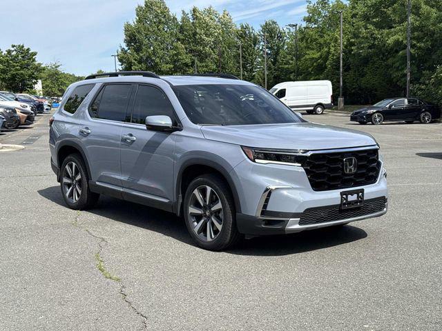 2025 Honda Pilot Touring AWD's photo