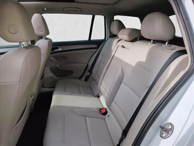 2015 Volkswagen Golf SportWagen TDI SE 4-Door