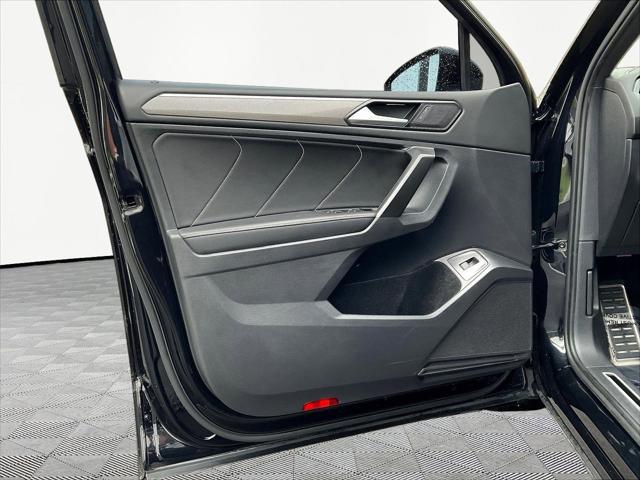 2022 Volkswagen Tiguan 2.0T SE R-Line Black