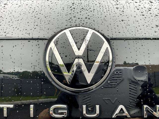 2022 Volkswagen Tiguan 2.0T SE R-Line Black