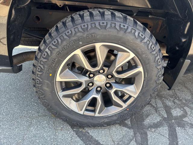 2022 Chevrolet Silverado 1500 4WD Crew Cab Short Bed LT with 2FL