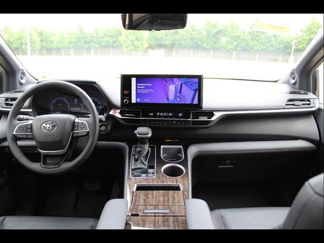 2025 Toyota Sienna Limited