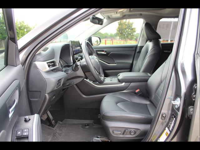 2025 Toyota Highlander XLE