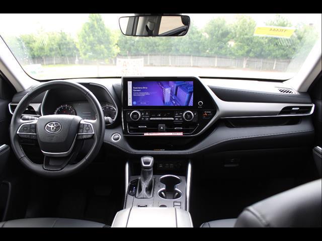 2025 Toyota Highlander XLE