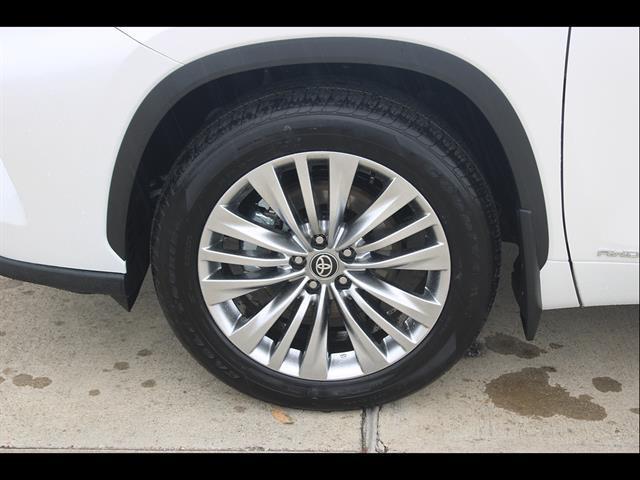 2026 Toyota Highlander Hybrid Platinum