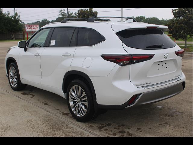 2026 Toyota Highlander Hybrid Platinum