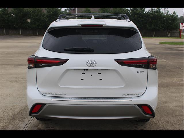 2026 Toyota Highlander Hybrid Platinum