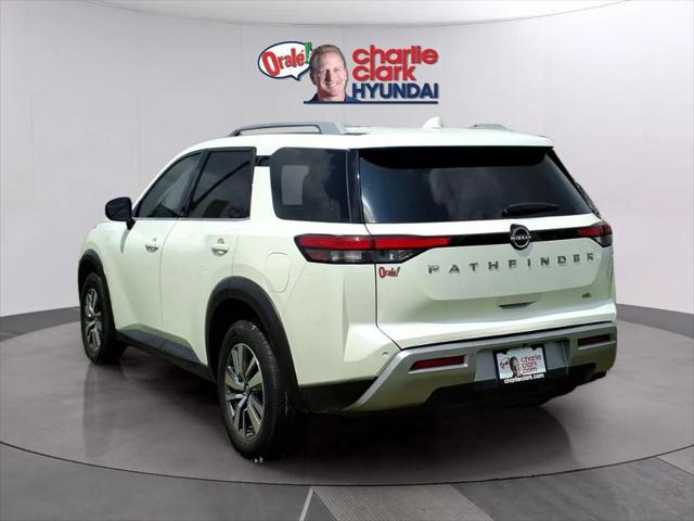 2023 Nissan Pathfinder SL FWD