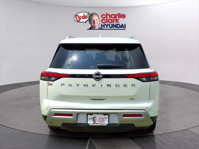 2023 Nissan Pathfinder SL FWD