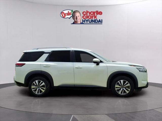 2023 Nissan Pathfinder SL FWD