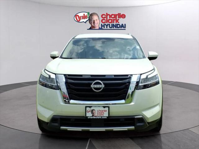 2023 Nissan Pathfinder SL FWD