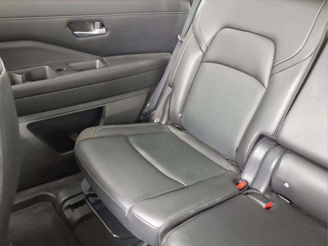 2023 Nissan Pathfinder SL FWD
