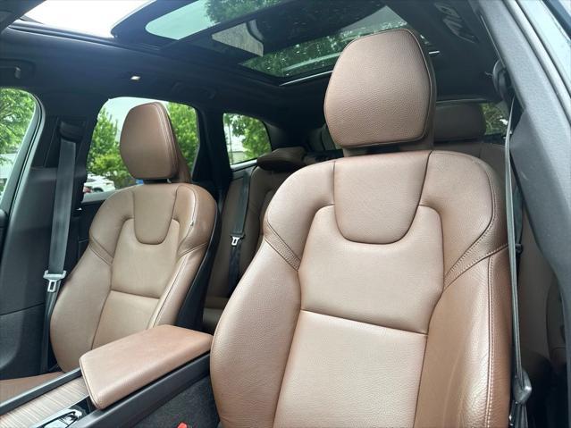 2022 Volvo XC60 B5 Momentum