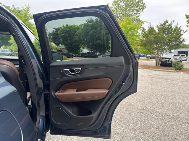 2022 Volvo XC60 B5 Momentum