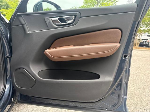 2022 Volvo XC60 B5 Momentum