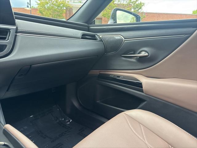 2025 Lexus ES 350 Ultra Luxury