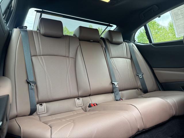 2025 Lexus ES 350 Ultra Luxury