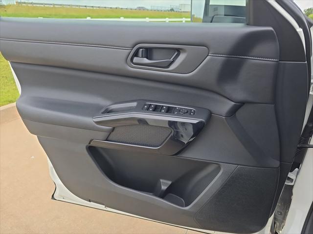 2025 Nissan Pathfinder SV FWD