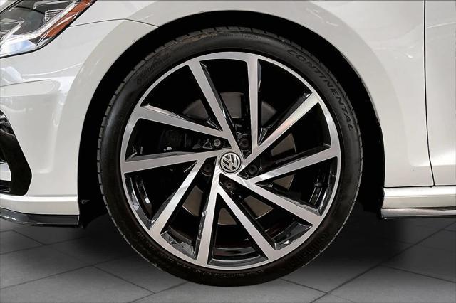 2018 Volkswagen Golf R 2.0T w/DCC & Navigation