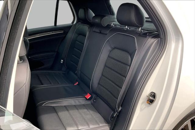 2018 Volkswagen Golf R 2.0T w/DCC & Navigation