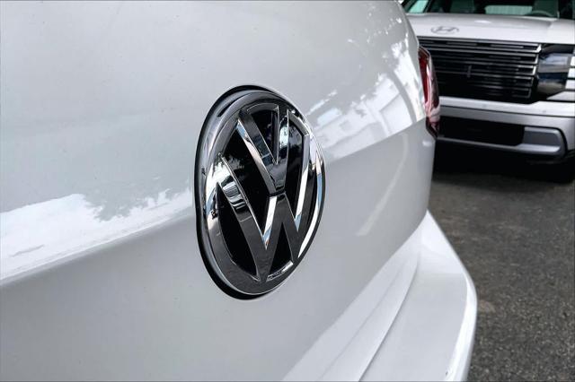 2018 Volkswagen Golf R 2.0T w/DCC & Navigation