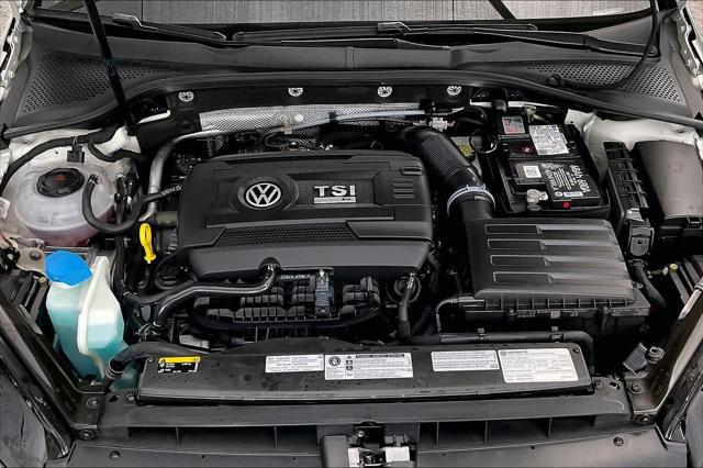 2018 Volkswagen Golf R 2.0T w/DCC & Navigation