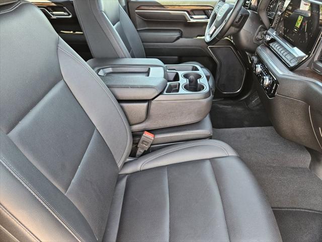 2025 GMC Sierra 1500 4WD Crew Cab Short Box SLT