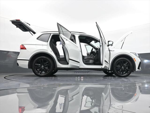 2022 Volkswagen Tiguan 2.0T SE R-Line Black