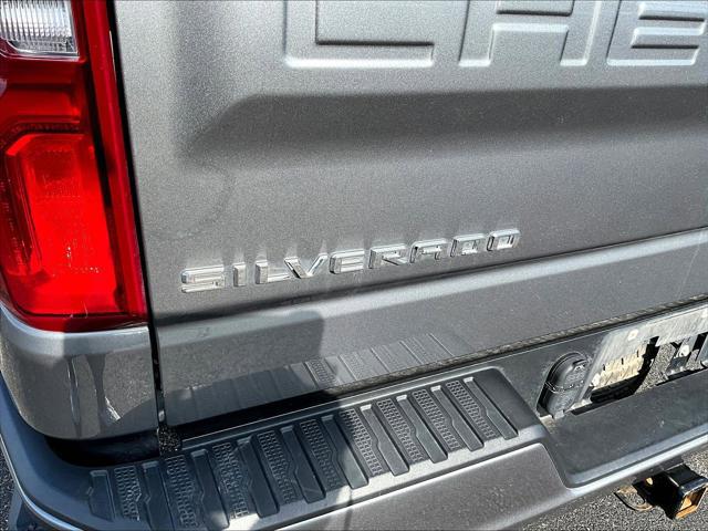 2022 Chevrolet Silverado 1500 4WD Crew Cab Short Bed Custom