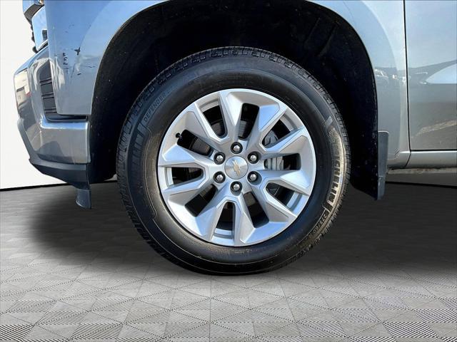 2022 Chevrolet Silverado 1500 4WD Crew Cab Short Bed Custom
