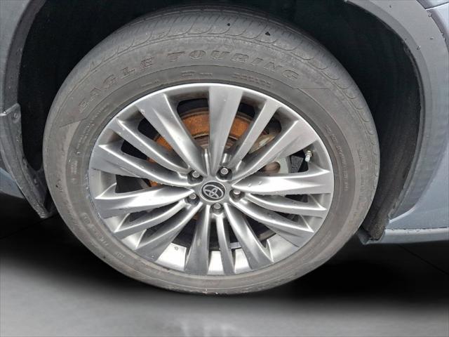 2021 Toyota Highlander Hybrid Platinum