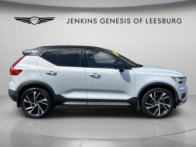2022 Volvo XC40 T5 R-Design