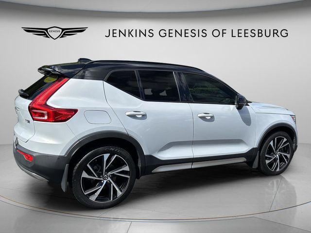 2022 Volvo XC40 T5 R-Design