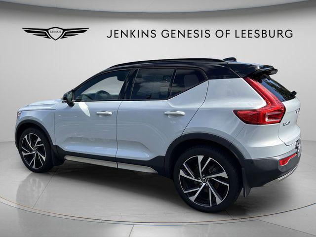 2022 Volvo XC40 T5 R-Design