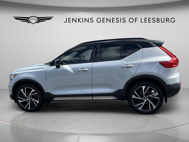 2022 Volvo XC40 T5 R-Design