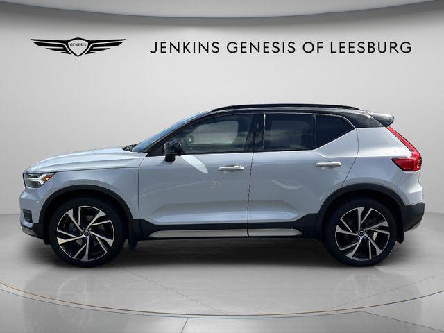 2022 Volvo XC40 T5 R-Design