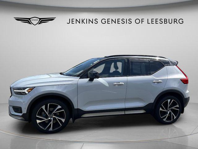 2022 Volvo XC40 T5 R-Design
