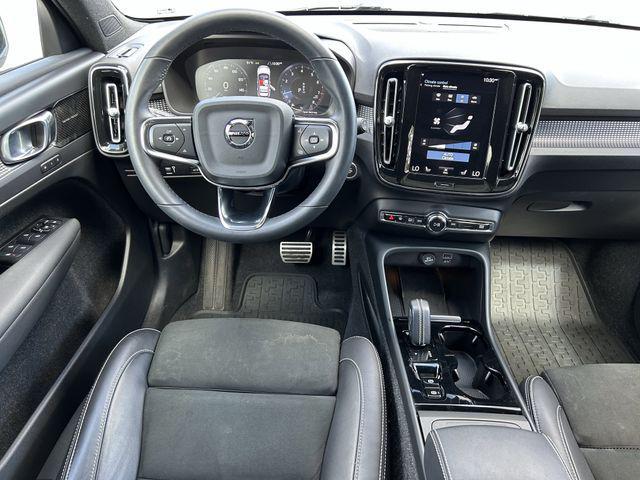 2022 Volvo XC40 T5 R-Design