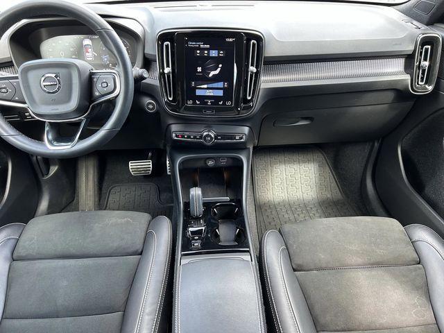 2022 Volvo XC40 T5 R-Design
